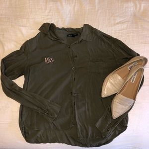 American Eagle Button Up